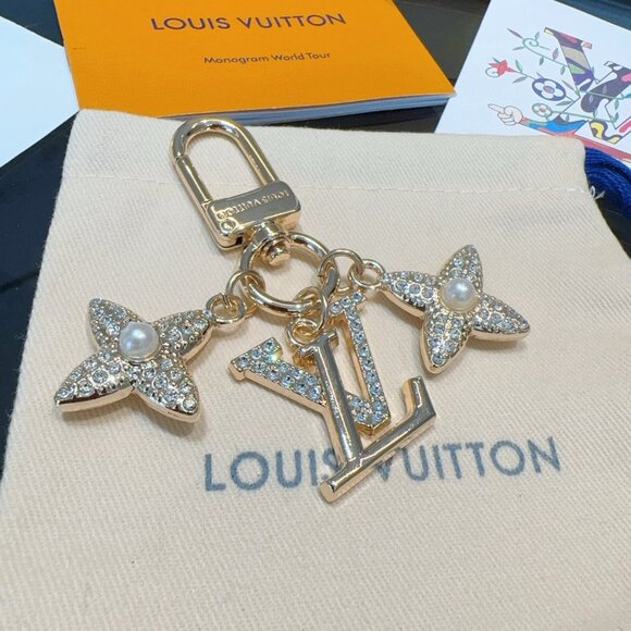 Louis Vuitton Sparkling Keychain with Pearl & Crystal Details - Picture 3 of 4